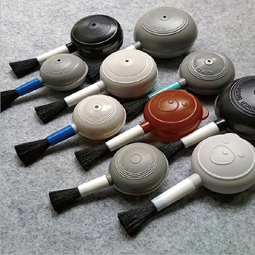 Tegneserie bjørnebørste til rengøring af kikkerter eller riller